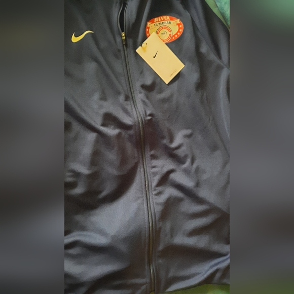 Nike Black Performance Jacket Sleek Design - Picture 8 of 11